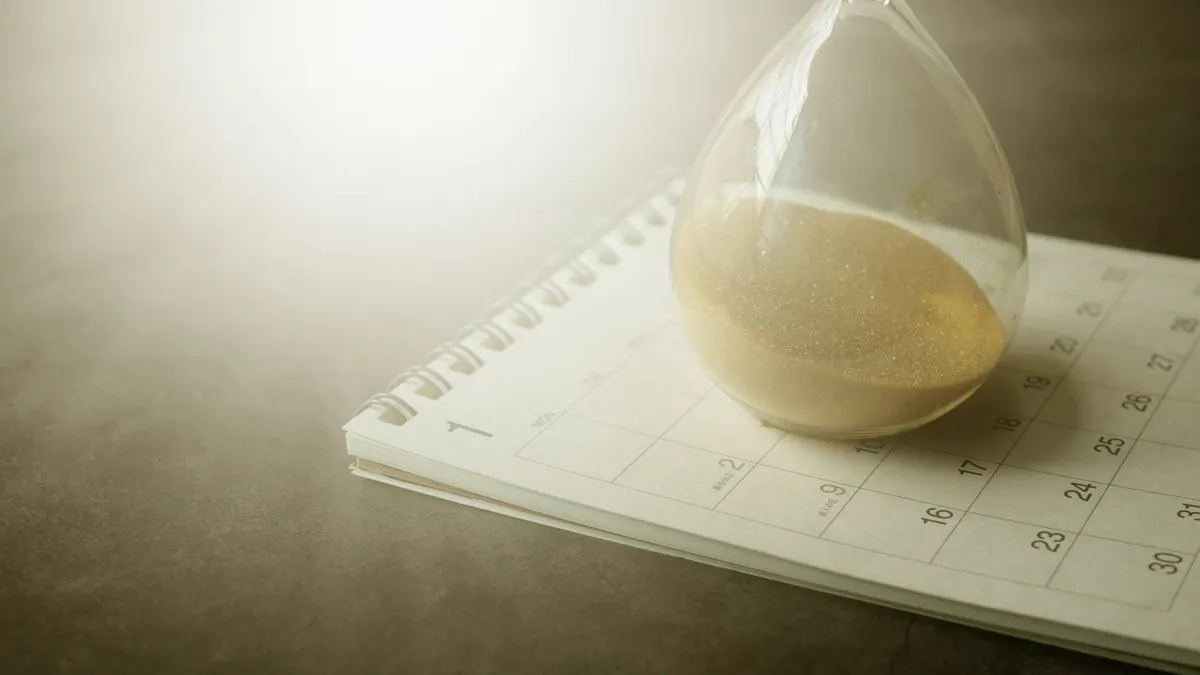 Hourglass on a calendar